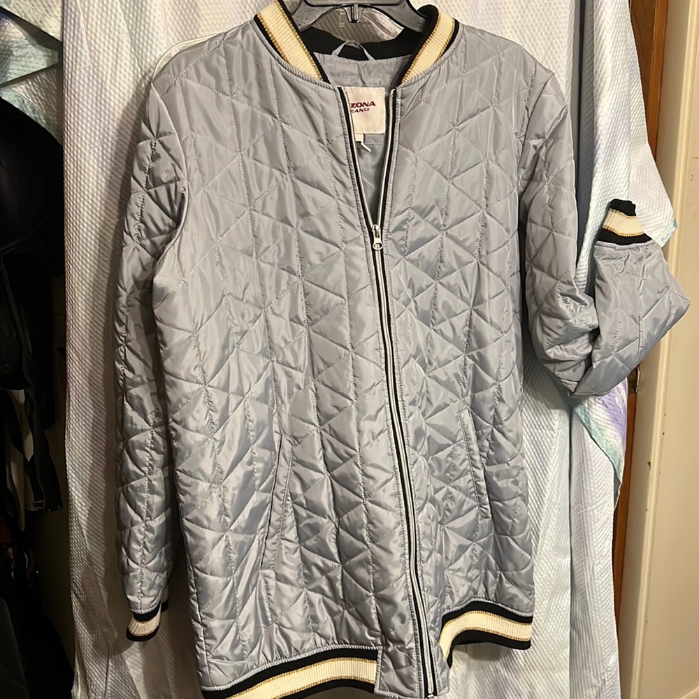 Not too puffy puffy jacket with gold trim